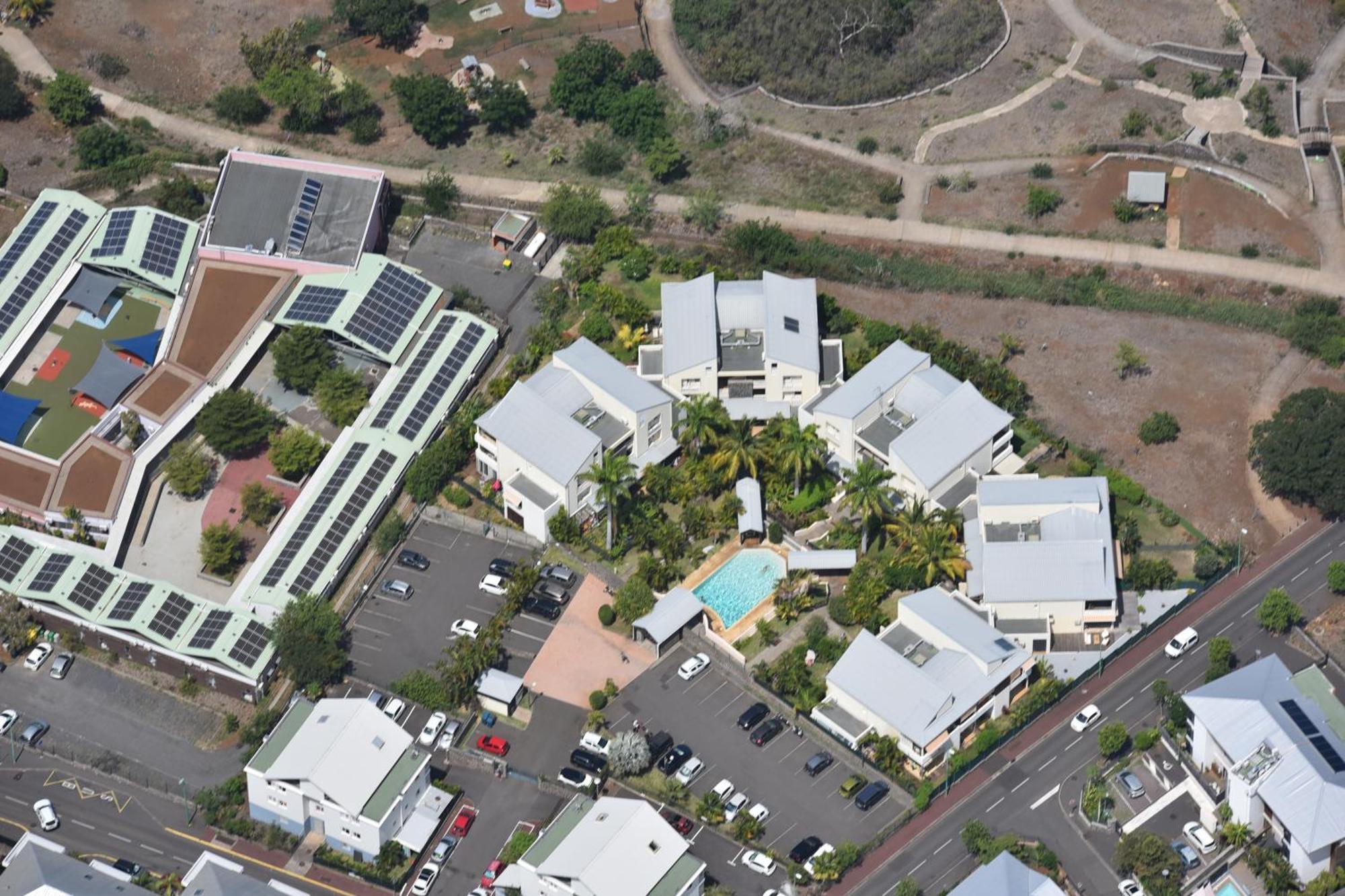 T2 Classe 4 Etoiles Avec Jardin, Piscine, Vue Mer A Saint-Gilles-Les-Bains Luaran gambar